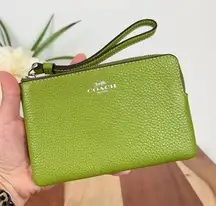 NWT Coach Leather Corner‎ Zip Wristlet