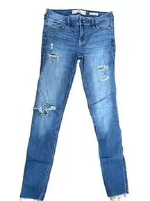 Holister medium wash ripped jeans comfortable classic casual style pockets low