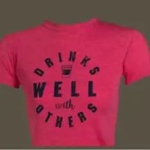 Bootleggers Distillery Drinks Well With Others Tee‎ size M