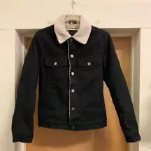 H&M Black Faux Fur Lined Snap Down Denim Jacket with Pockets - size XS