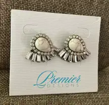 Like New Premier Designs Teal the Show earrings