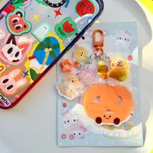 Jellycat JC Pretzel double sided tassel acrylic keychain bagcharm