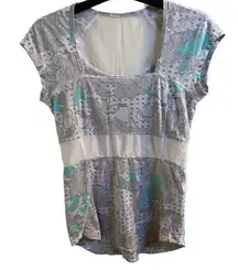 Lululemon Grey, White, & Turquoise Size XS Mesh Short Sleeve Top.