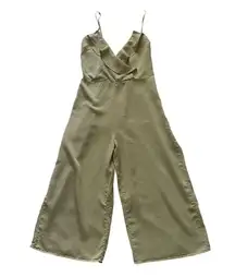 LIVE TREE-GREEN WIDE LEG JUMPSUIT-SIZE LARGE Beautiful jumpsuit, midi kength, wide keg, ruffle front, smocked back, adjustable straps, excellent condition, size large Measurements: Bust: armpit to armpit 18-22 inches  Waist: side to side 15-17 inches  Length: shoulder seam to bottom 21 inches 