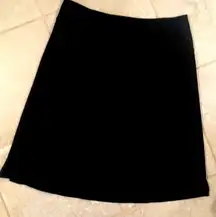 Mountain Hard Wear Black skirt. Excellent condition. double hem detail. Small.