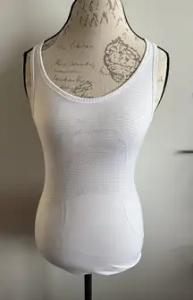 Lululemon White swiftly tank top Activewear Workout Athletic Yoga Women's‎ flaw