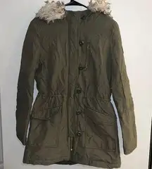 AMERICAN EAGLE Women’s Olive Green Faux Fur Hood Toggle Button Coat Size S