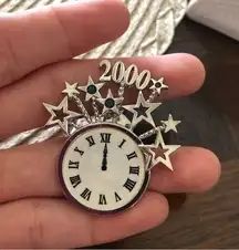 Vintage 2000 Silver Tone New Years Clock With Stars Pin