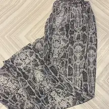 Equipment Women’s Silk Snakeskin Black & White Print Loose Fit Pants Size Small