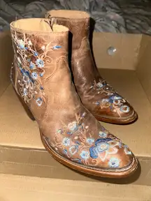 Women’s Boots Shyanne Western Embroidered Floral Broad Toe 8