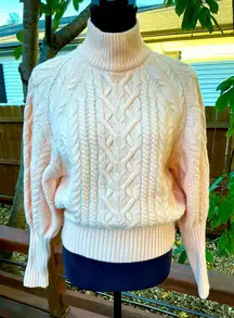 Nice  BCBG MAXAZRIA sweater 🍑🍑