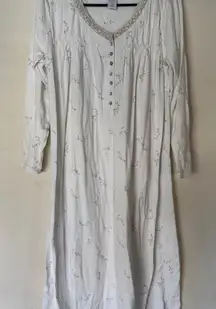Aria White Floral Long Sleeve Nightgown size small