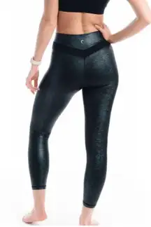 Active Black Kakadu Brilliant Metallic Snake Print Hi-Rise 7/8 Leggings