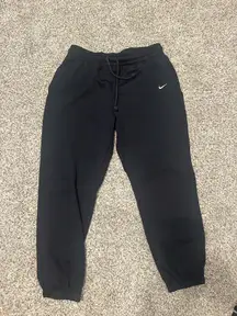 black nike therma-fit joggers 