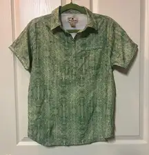Woolrich Women’s Lightweight 1/4 Button SPF Green Batik Print Camp Shirt Size M
