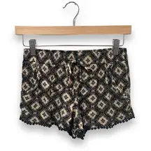 Juniors Medium  patterned shorts