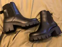 Women Guess chelsea boots size 5 1/2