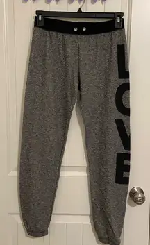 EUC Feathers women’s gray LOVE elastic band jogger sweatpants medium‎