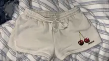 Cherry Crème Edikted Sweatshorts 