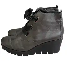 Gabor Women's Metallic Leather Wedge Lace Up Ankle Boots Side Zip Size 9 EUC