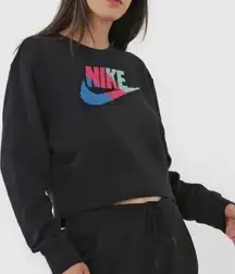 Nike- Cropped Graphic Crewneck