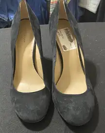 ANN TAYLOR MADE IN ITALY NAVY LEATHER SUEDE SHOES Approx 4” Heel. CLEAN