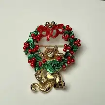 AJC Kitty Cat & Christmas Holly Berry Wreath Enamel Brooch Pin Gold Tone Signed