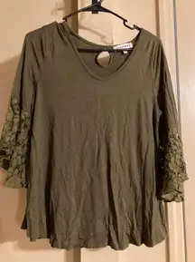 Women’s Medium Dark Green Top