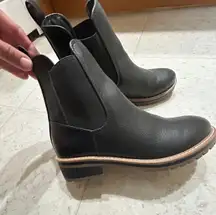 Women’s Size 8  Black Boots