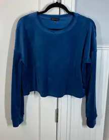 Beyond Yoga Soft Velvet Brushed Up Cropped Pullover Sweatshirt Celestial Blue S