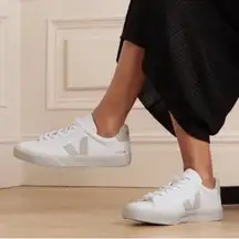 NWOT Anthropologie VEJA Campo Chromefree Leather Sneakers in Extra White Natural