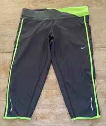 Nike Dri Fit Women’s Sz L Dk Gray Capri‎ Athletic Running Leggings