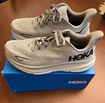 Clifton 9 Hoka Women’s 9.5