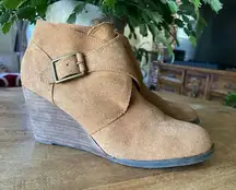 LUCKY BRAND Sumarah Monk buckle brown suede leather wedge ankle booties size 8.5