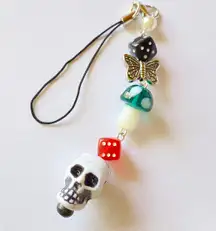 skull & glass mushroom bead & mix beads goth grunge Kawaii phone strap/keychain/bag charm/display🖤💀💚