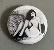 Bettie Page 1950’s Retro Pinup Girl Model Fashion Pin Brooch 🖤