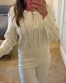 Storia Women's Cream V-Neck Cable Sweater