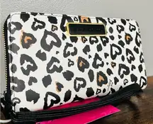 Betsey Johnson Leopard Heart Print Zip Around Wallet Wristlet XOZIPP-P NWT