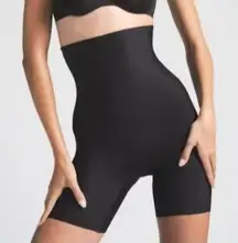 NWT SKIMS BODY HIGH-WAISTED MID THIGH SHORT ONYX S
