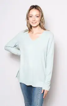 Victoria’s Secret Medium Soft Thin Sweater Long Sleeve Top V-neck