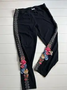 Paparazzi  Black embroidered floral legging pant size large xlarge