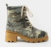 Sugar Fabiana Combat Boots in Camo Size 6