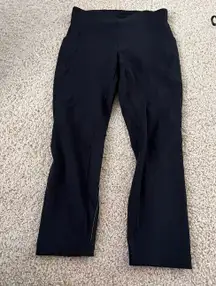 Lululemon Black cropped compression leggings thigh pockets, draw string & waistband pocket