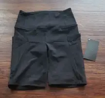 Arcteryx Black Women's Athleisure Trendy Chic Essent High Rise Shorts 8" Size 2
