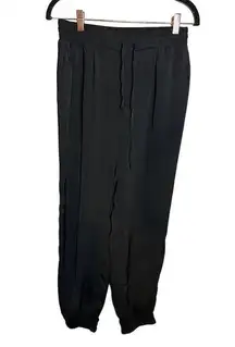 Lulu’s black jogger pants, size small