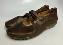 Naot Matai mary Jane style‎ shoes brown & gold leather size 37