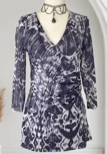 Early 2000's Soft Grunge Gray White Graphic Wrap Long Sleeve V-Neck Top M