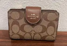 Coach  Medium Corner Zip Wallet In Signature Canvas c0082