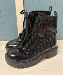 Black Croc Embossed Platform Lug Sole Lace Up Ankle Boots Women's Size 6.5