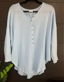 Urban Outfitter Women’s Oversized Waffle Top. 1/2 button down. EUC. Size S